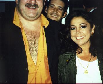 [ISABEL PANTOJA con nuestro Webmaster (Teatro Cervantes, Malaga. 04-11-00)]